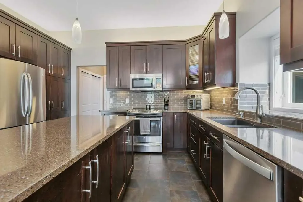 3565 54 Avenue Innisfail AB T4G 1S3