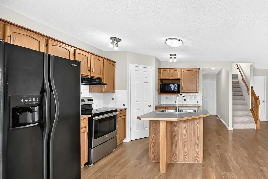 247 Covington Close NE Calgary AB T3K 4L8