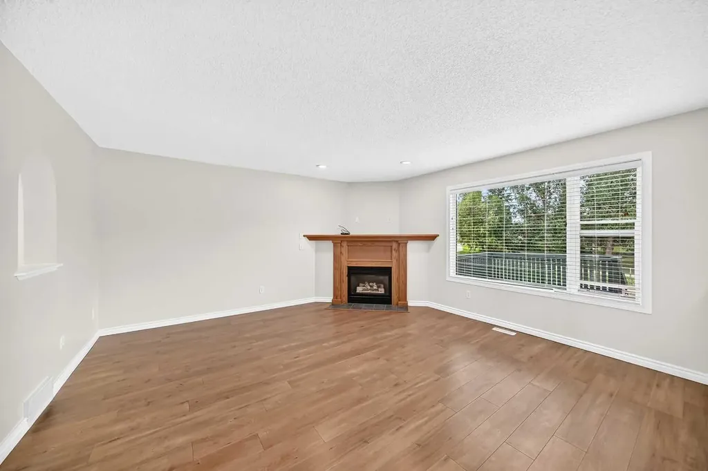 247 Covington Close NE Calgary AB T3K 4L8