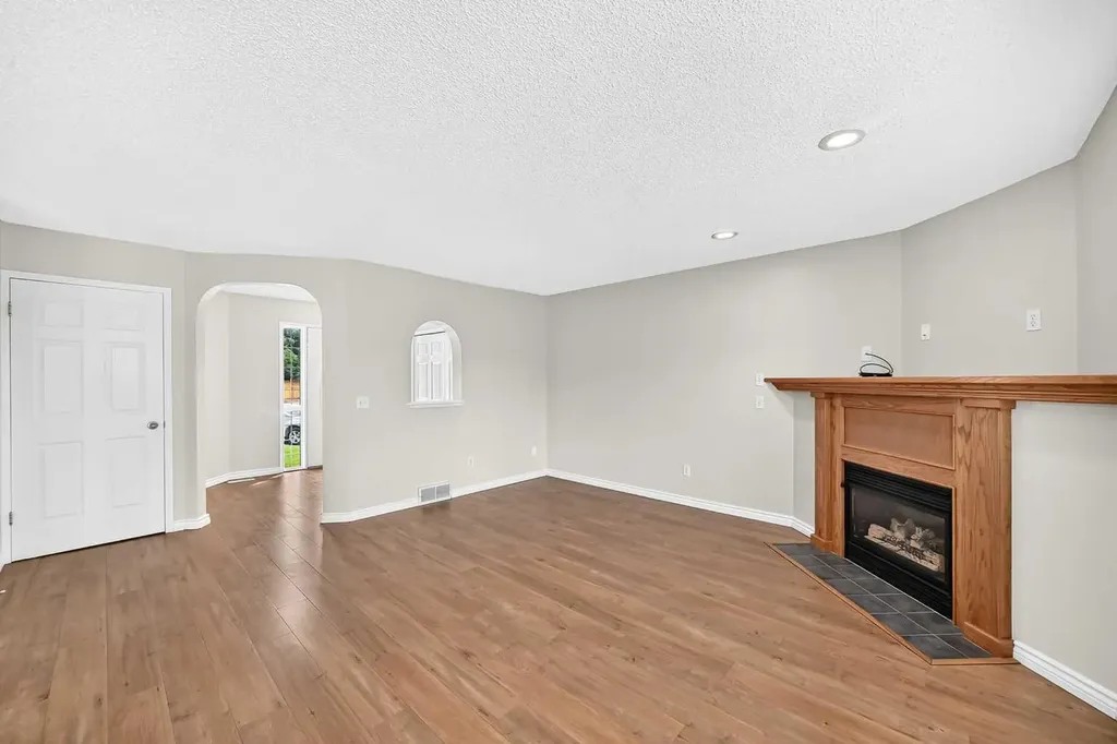 247 Covington Close NE Calgary AB T3K 4L8