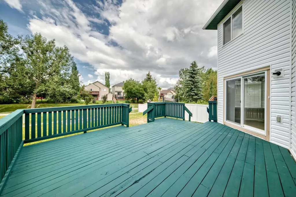 247 Covington Close NE Calgary AB T3K 4L8