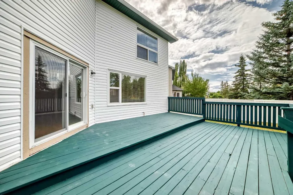 247 Covington Close NE Calgary AB T3K 4L8