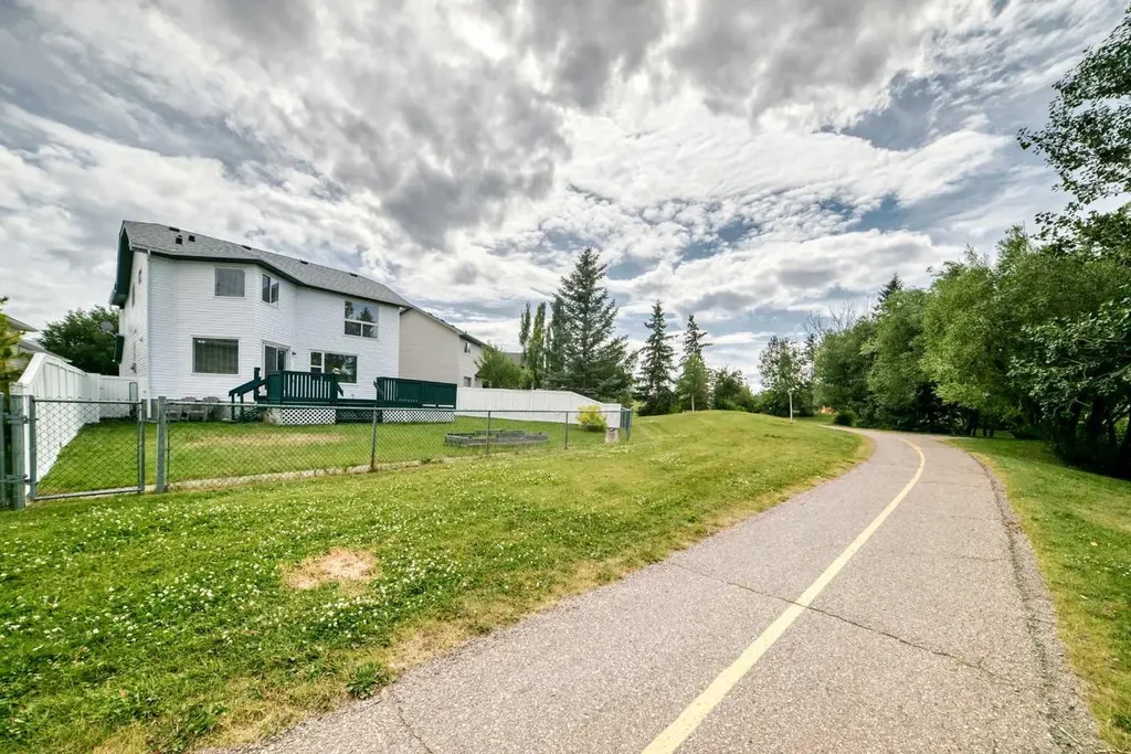 247 Covington Close NE Calgary AB T3K 4L8