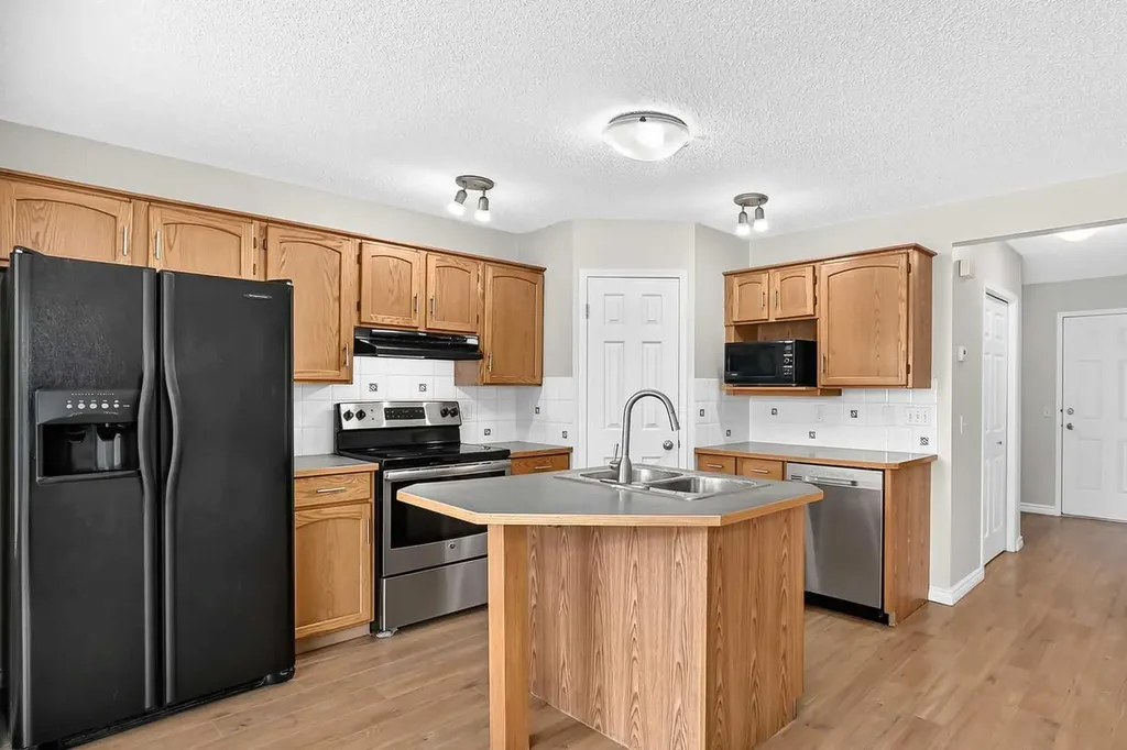 247 Covington Close NE Calgary AB T3K 4L8