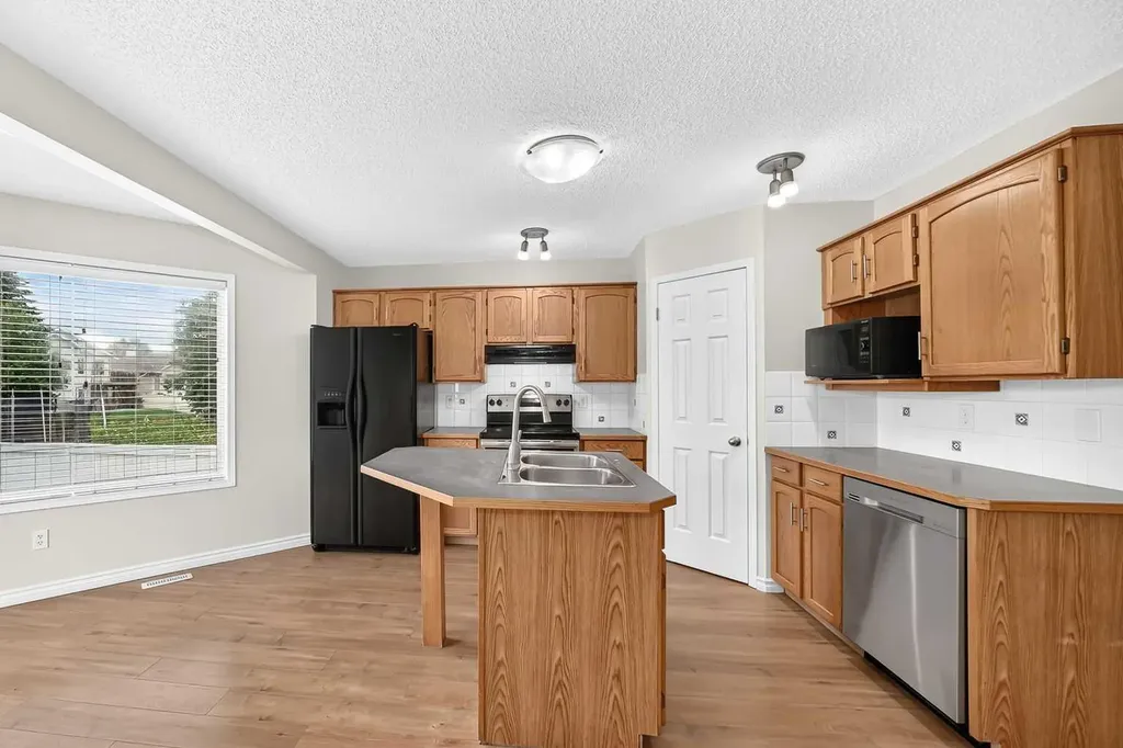 247 Covington Close NE Calgary AB T3K 4L8