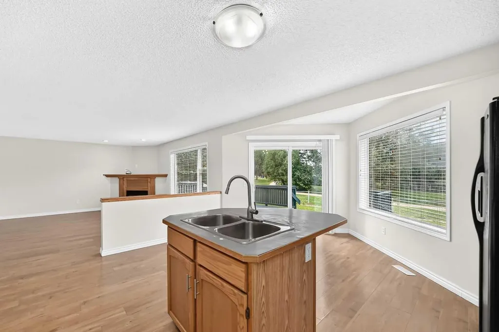 247 Covington Close NE Calgary AB T3K 4L8