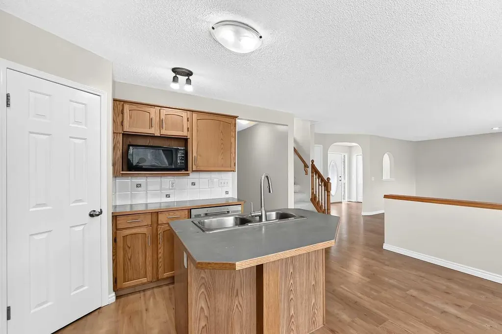 247 Covington Close NE Calgary AB T3K 4L8