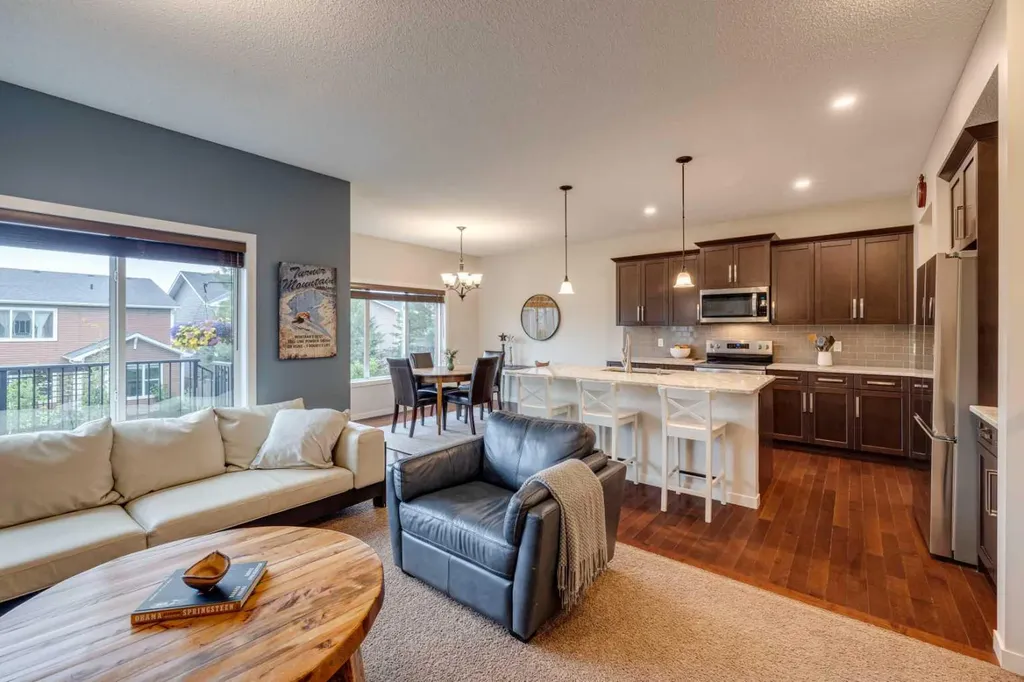 150 Fireside Bend Cochrane AB T4C 0V7