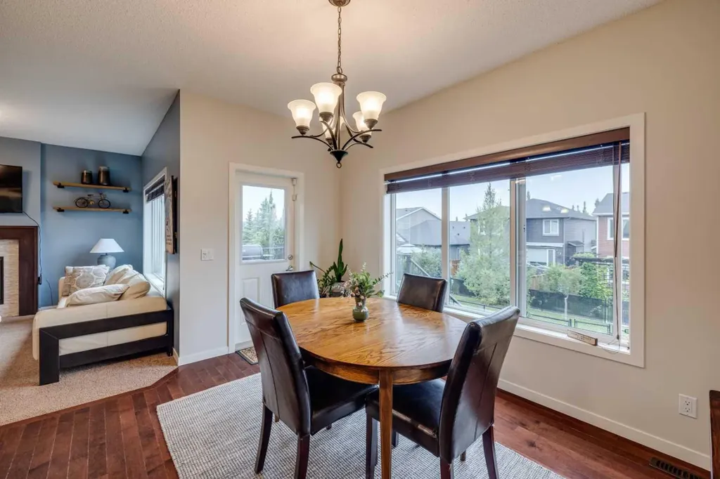 150 Fireside Bend Cochrane AB T4C 0V7