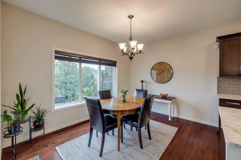 150 Fireside Bend Cochrane AB T4C 0V7