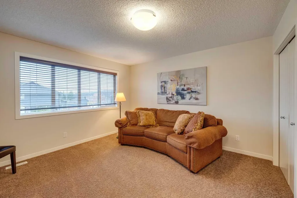 150 Fireside Bend Cochrane AB T4C 0V7