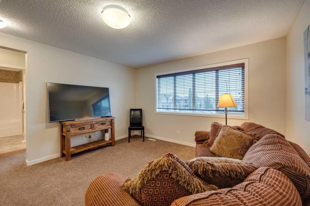 150 Fireside Bend Cochrane AB T4C 0V7