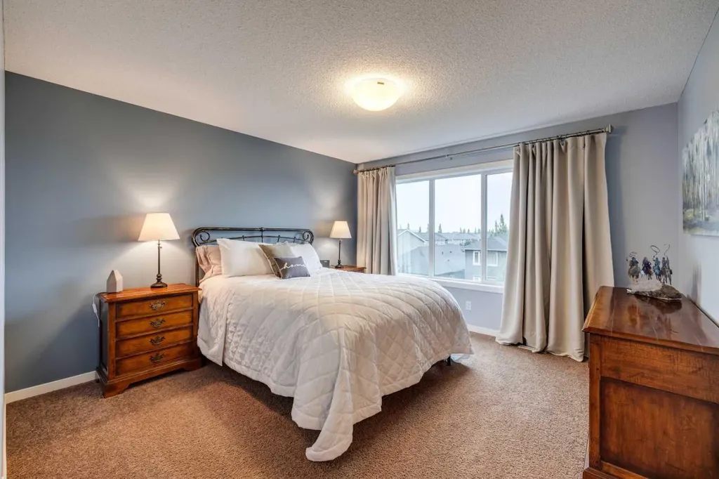 150 Fireside Bend Cochrane AB T4C 0V7
