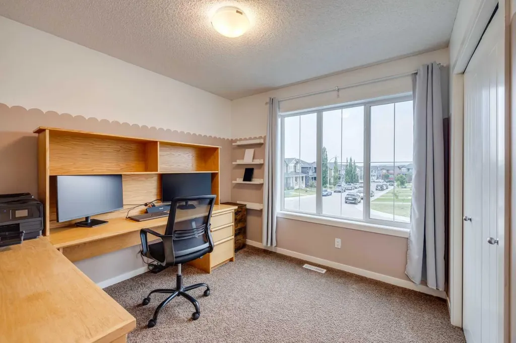 150 Fireside Bend Cochrane AB T4C 0V7