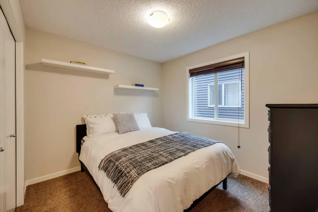 150 Fireside Bend Cochrane AB T4C 0V7
