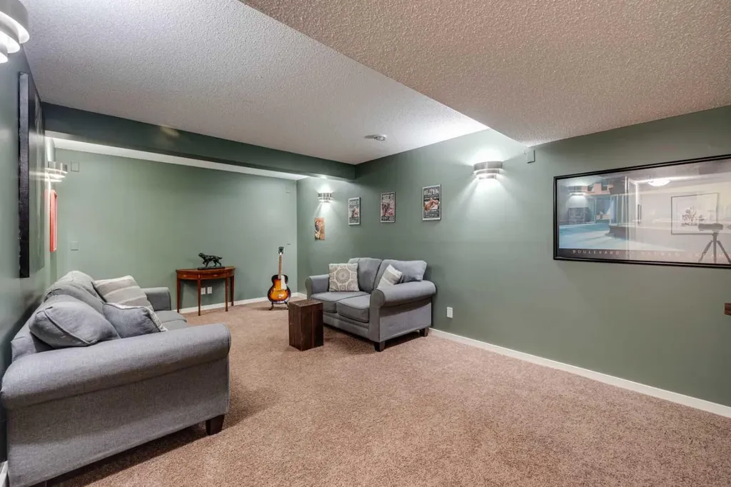 150 Fireside Bend Cochrane AB T4C 0V7