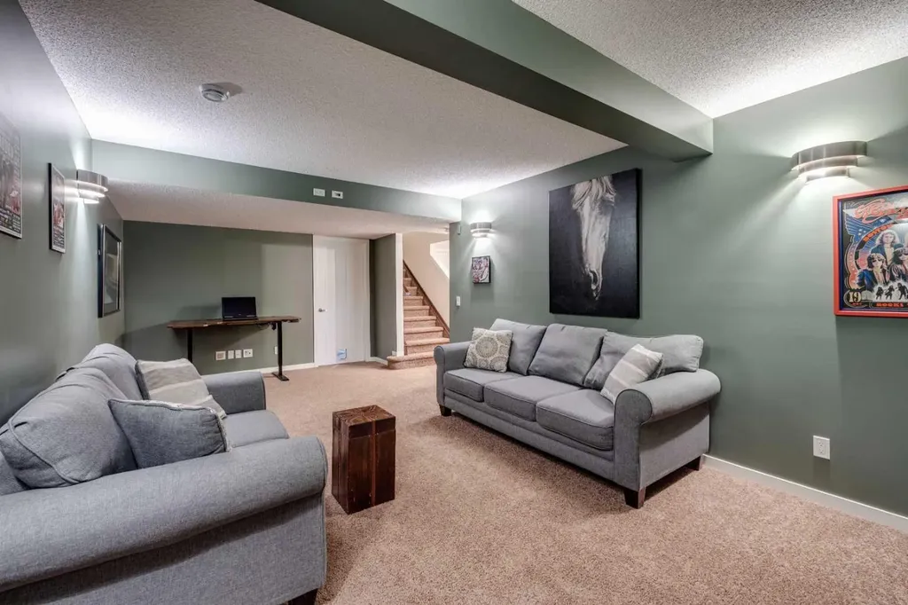 150 Fireside Bend Cochrane AB T4C 0V7