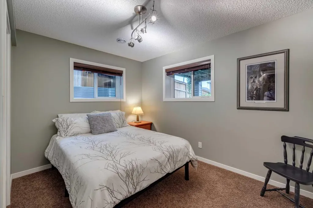 150 Fireside Bend Cochrane AB T4C 0V7