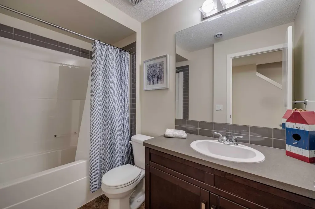 150 Fireside Bend Cochrane AB T4C 0V7