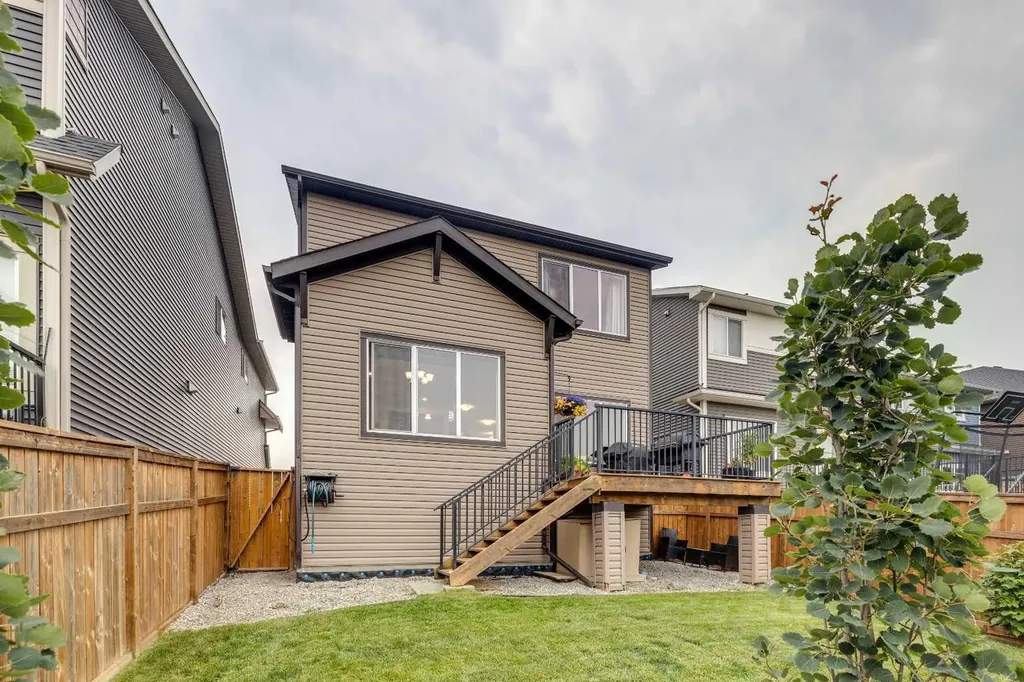 150 Fireside Bend Cochrane AB T4C 0V7