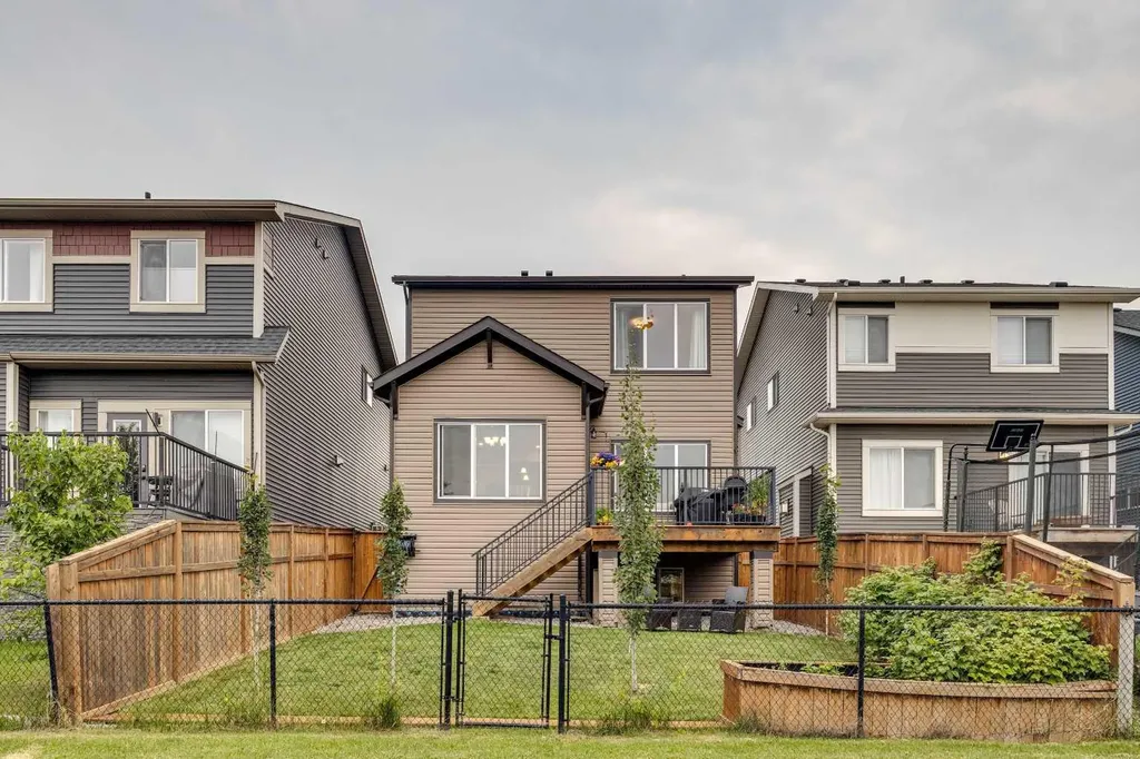 150 Fireside Bend Cochrane AB T4C 0V7