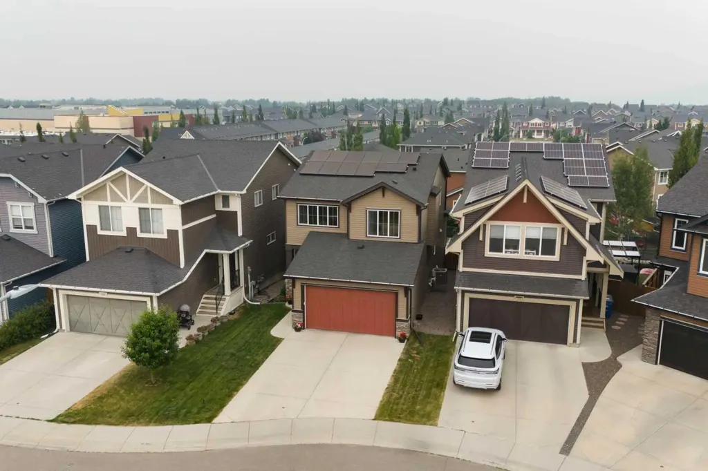 150 Fireside Bend Cochrane AB T4C 0V7