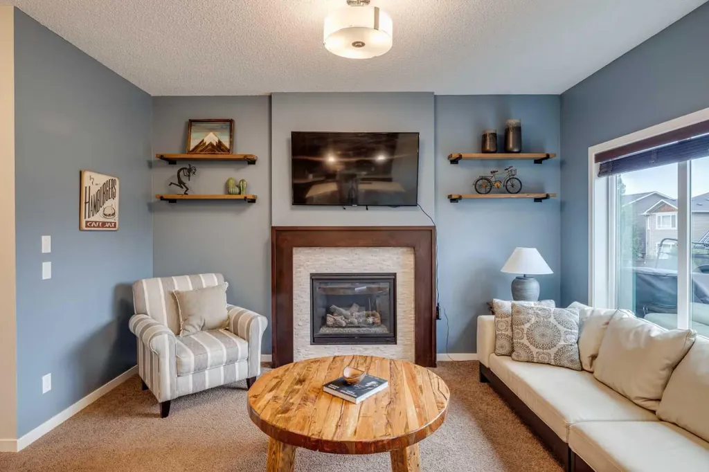 150 Fireside Bend Cochrane AB T4C 0V7