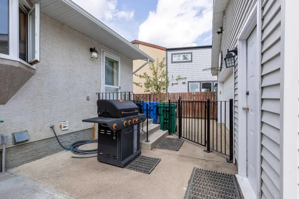 46 Oxford Road W Lethbridge AB T1K 4V4