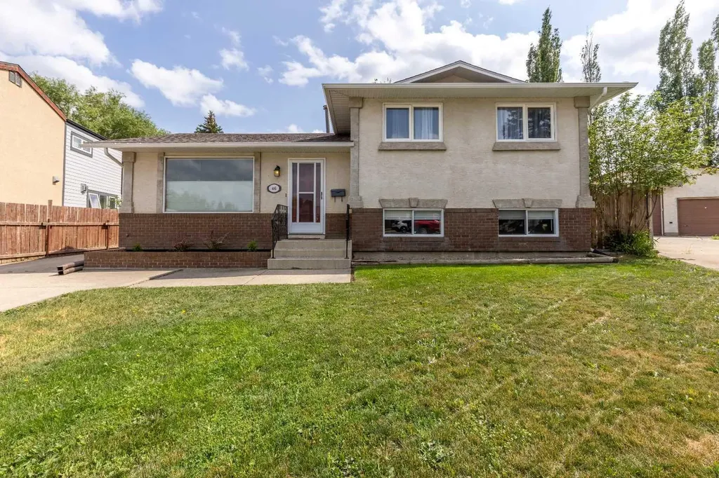 46 Oxford Road W Lethbridge AB T1K 4V4