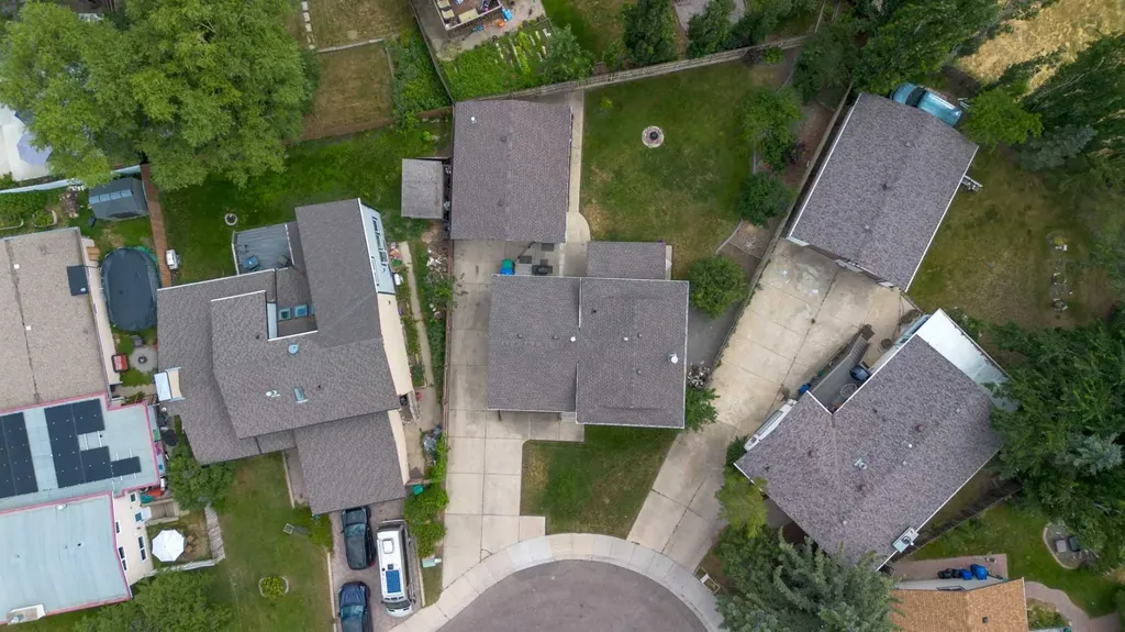 46 Oxford Road W Lethbridge AB T1K 4V4
