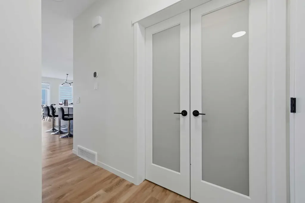 147 Magnolia Path SE Calgary AB T3M 3X6