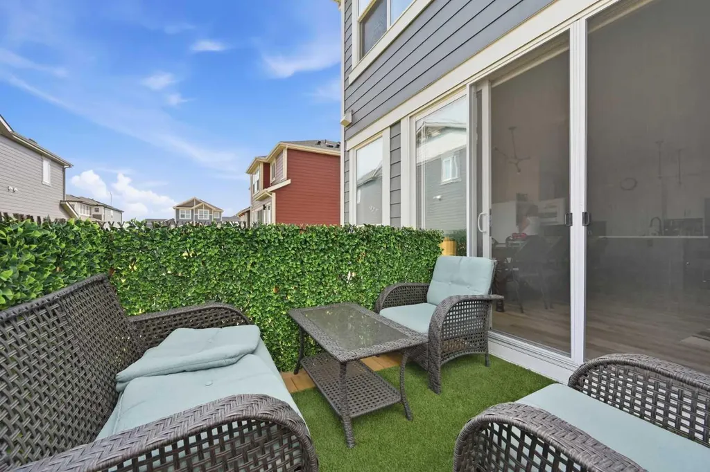 147 Magnolia Path SE Calgary AB T3M 3X6