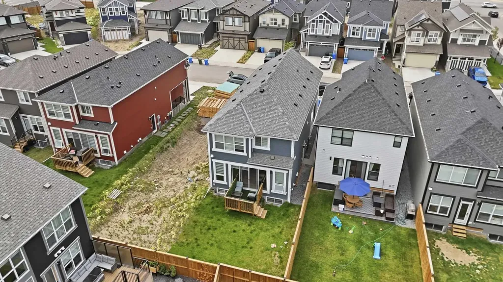 147 Magnolia Path SE Calgary AB T3M 3X6