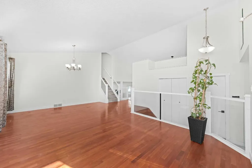 98 Del Ray Road NE Calgary AB T1Y 6V6
