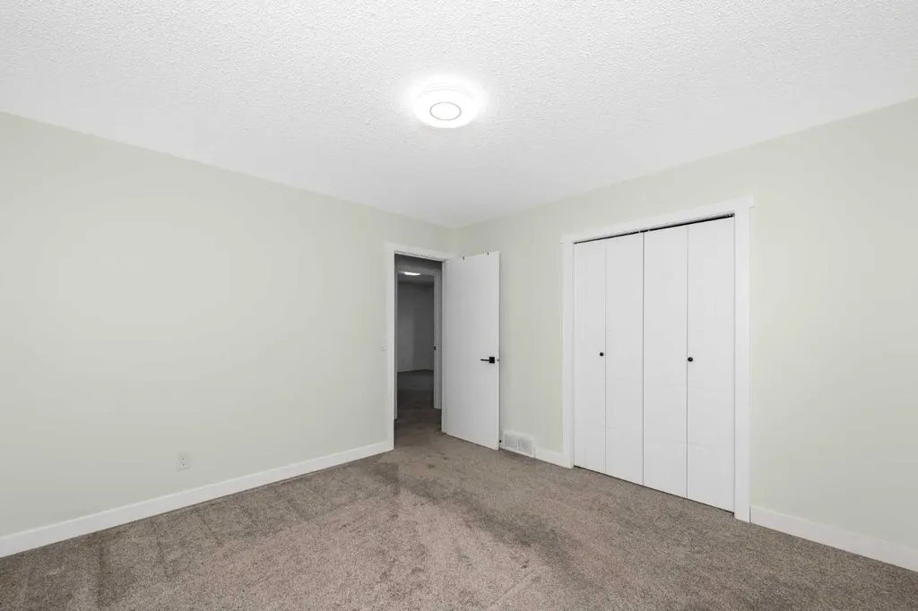 98 Del Ray Road NE Calgary AB T1Y 6V6