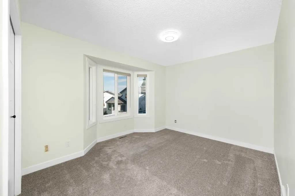 98 Del Ray Road NE Calgary AB T1Y 6V6