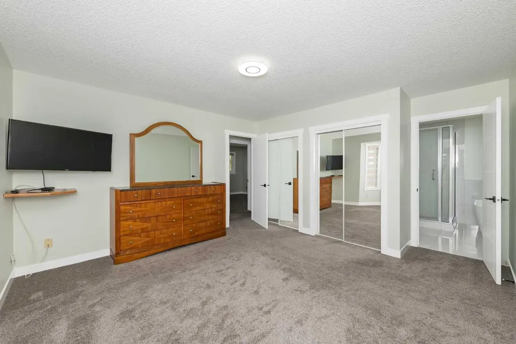 98 Del Ray Road NE Calgary AB T1Y 6V6