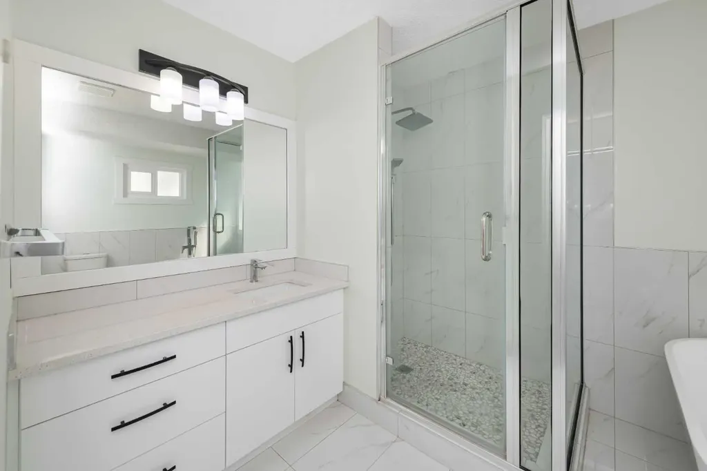98 Del Ray Road NE Calgary AB T1Y 6V6
