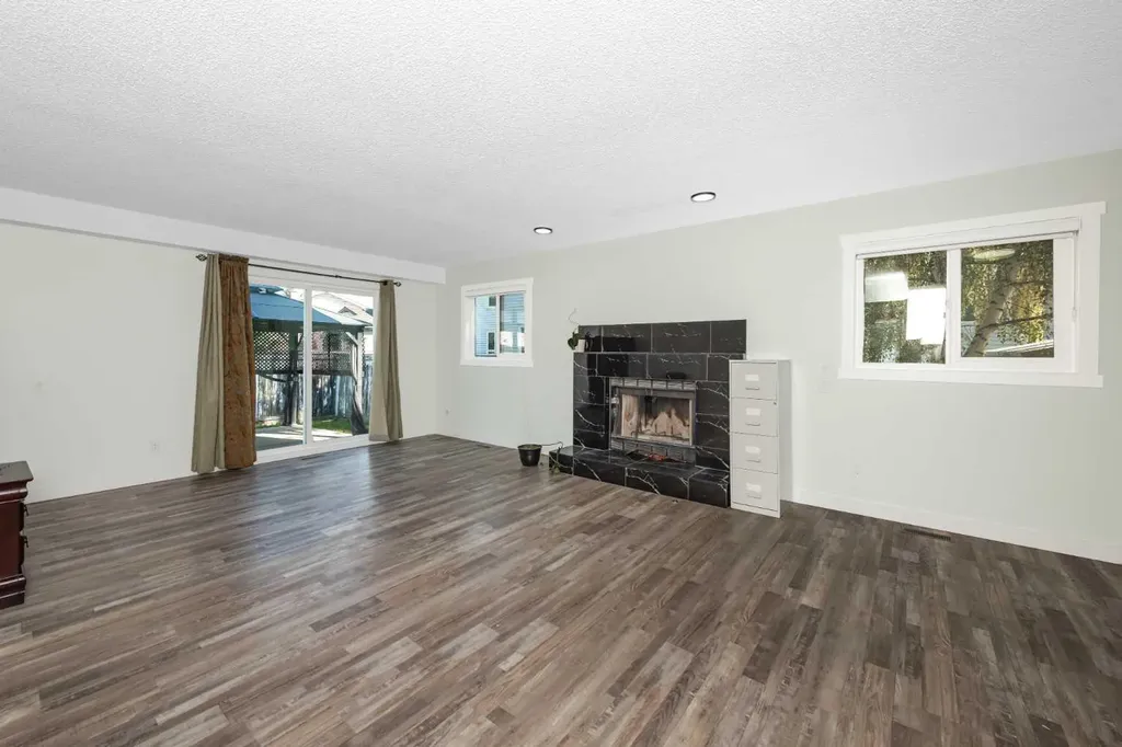 98 Del Ray Road NE Calgary AB T1Y 6V6