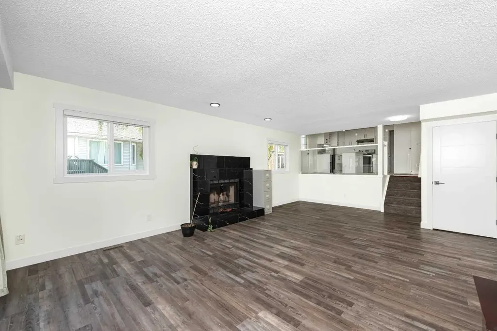98 Del Ray Road NE Calgary AB T1Y 6V6
