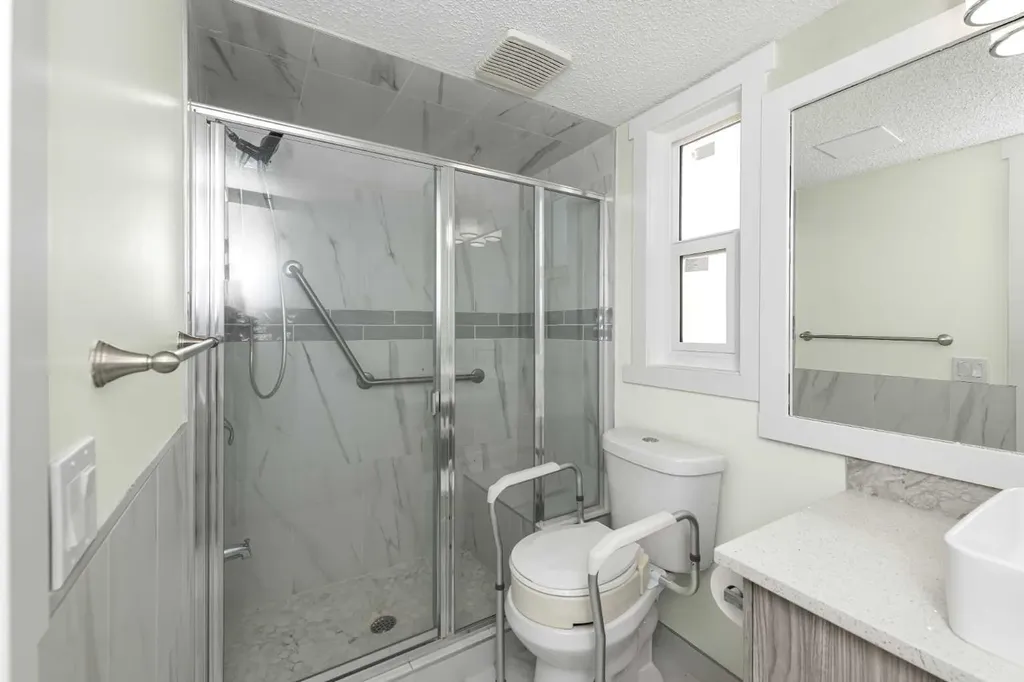 98 Del Ray Road NE Calgary AB T1Y 6V6