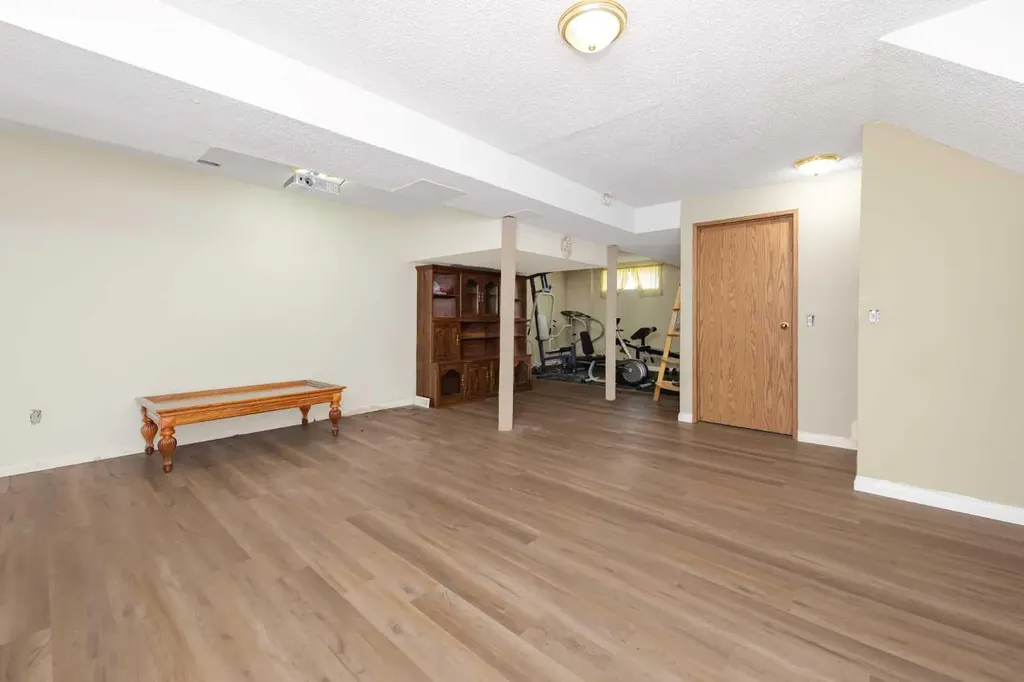 98 Del Ray Road NE Calgary AB T1Y 6V6