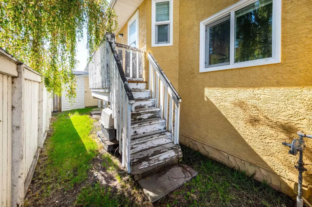 98 Del Ray Road NE Calgary AB T1Y 6V6