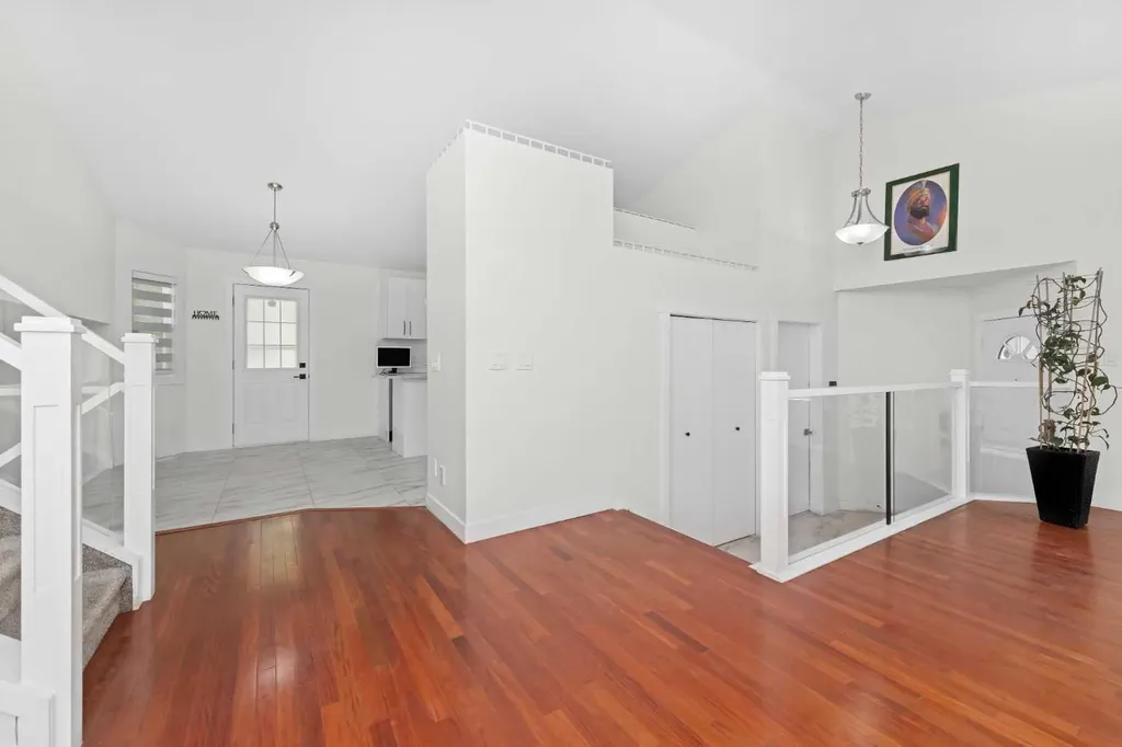 98 Del Ray Road NE Calgary AB T1Y 6V6