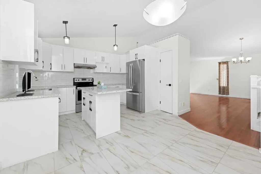 98 Del Ray Road NE Calgary AB T1Y 6V6