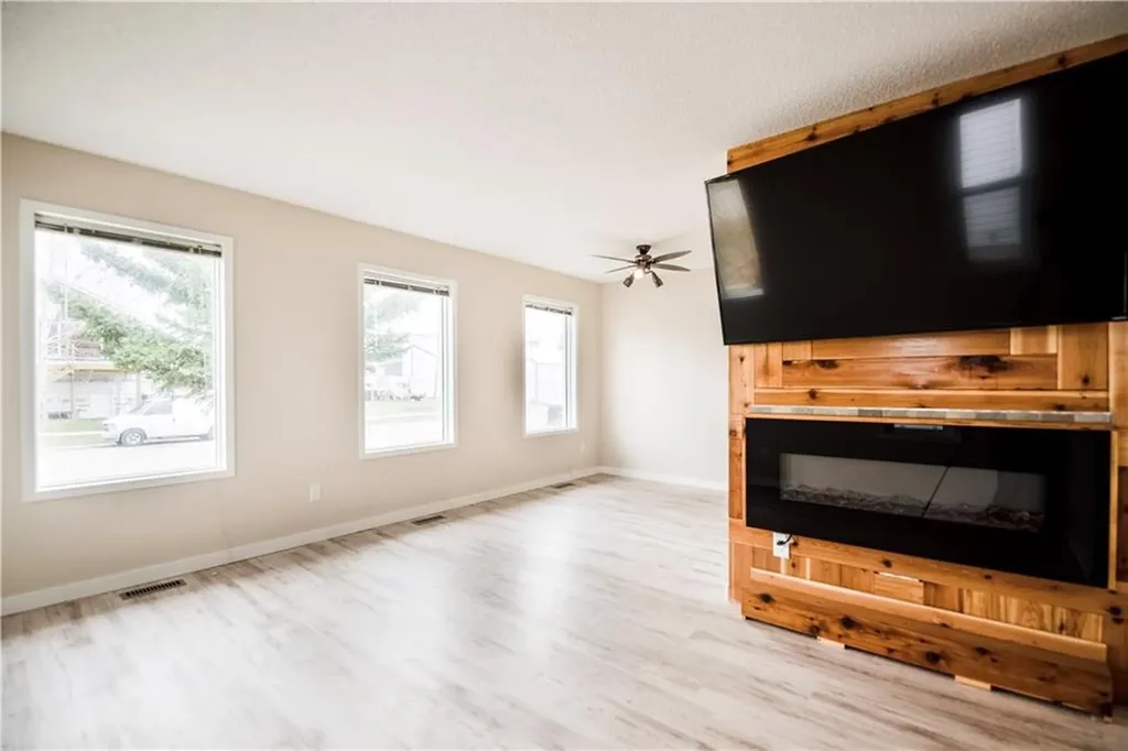 1019 Smith Avenue Crossfield AB T0M 0S0