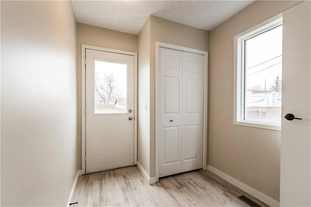 1019 Smith Avenue Crossfield AB T0M 0S0