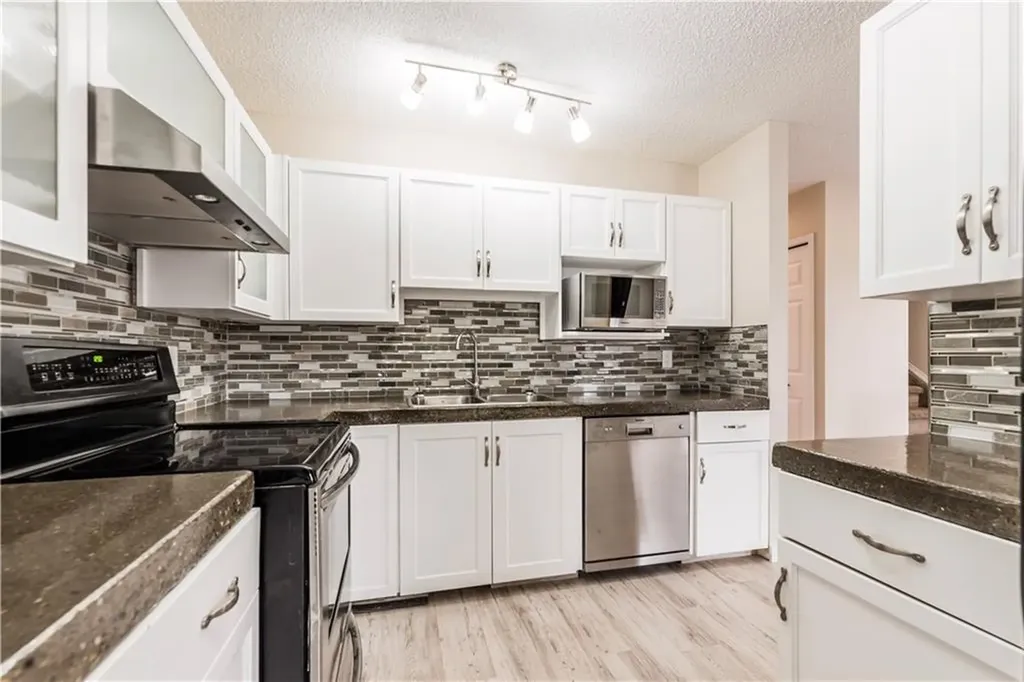 1019 Smith Avenue Crossfield AB T0M 0S0