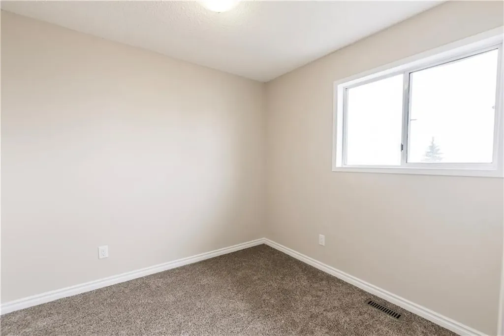 1019 Smith Avenue Crossfield AB T0M 0S0