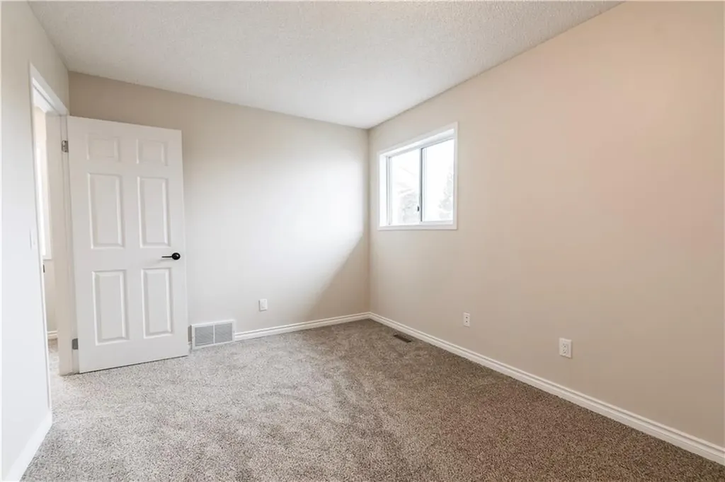 1019 Smith Avenue Crossfield AB T0M 0S0